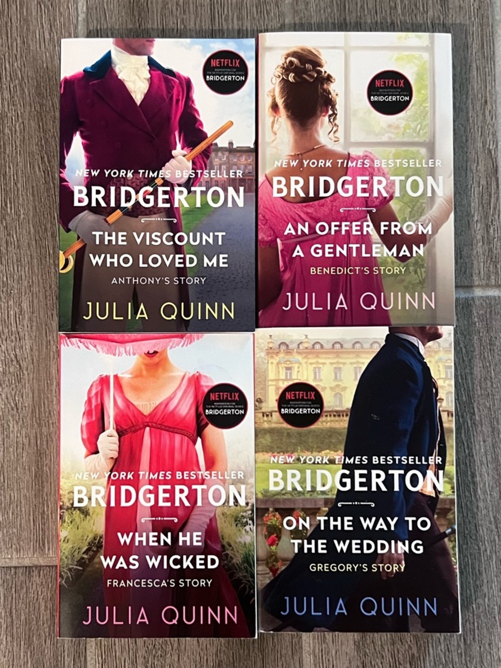 Bridgerton Paperback 8-book set by Julia Quinn - like new condition. - Picture 3 of 3
